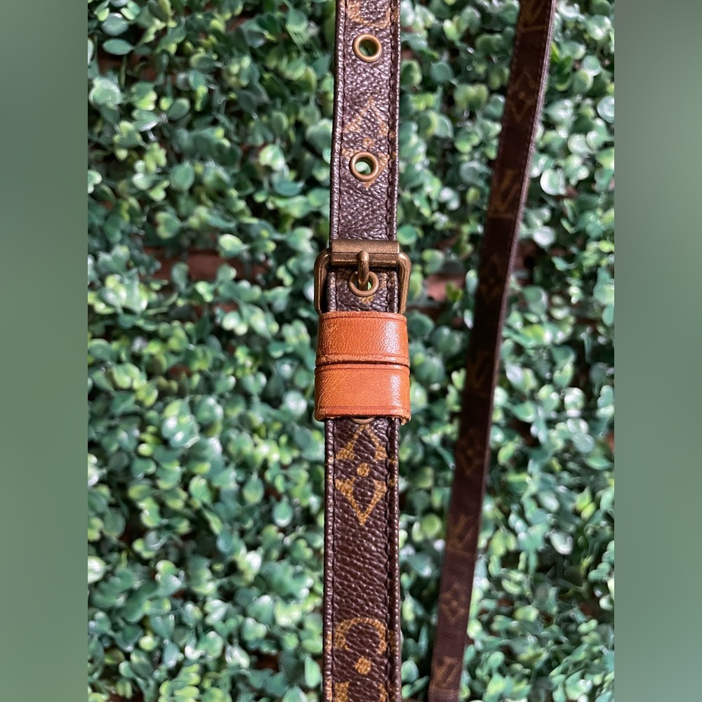 Louis Vuitton - Vintage Danube Monogram Canvas Crossbody Bag - 2002 - Picture 4 of 16